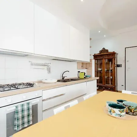 Seafront Penthouse 公寓 *